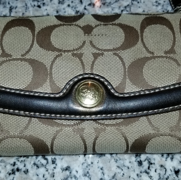 Coach Long Wallet - Picture 1 of 6